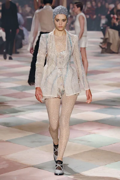 Look 32